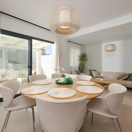 Modern 3-bedroom At Agra Residencial